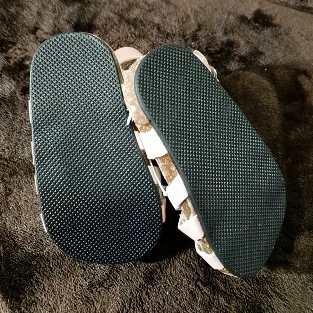 Sandals - Picture 3 of 3